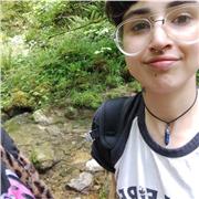 Soy una persona extrovertida, paciente y que le gusta ver el aprendizaje como algo divertido y no obligatorio